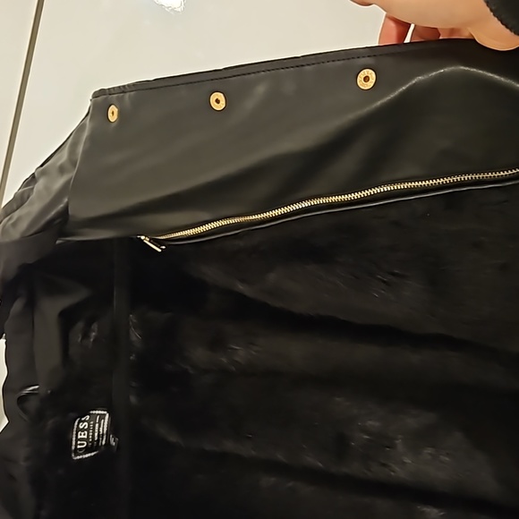 Guess. Jacket with detachable inner fur. Color Black. Inside fake fur. Size XL - Picture 7 of 16